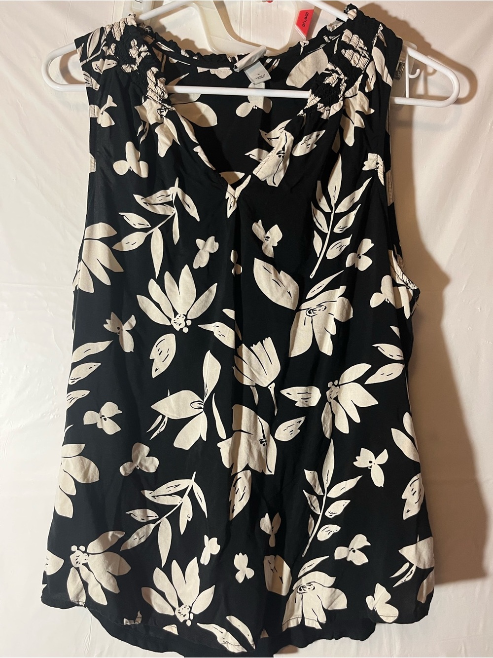 a new day Black and White Floral Sleeveless Top